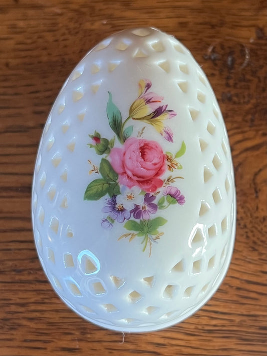 Past Times Finest Porcelain Pierced Egg Loose Lid Trinket Pot Floral Potpourri