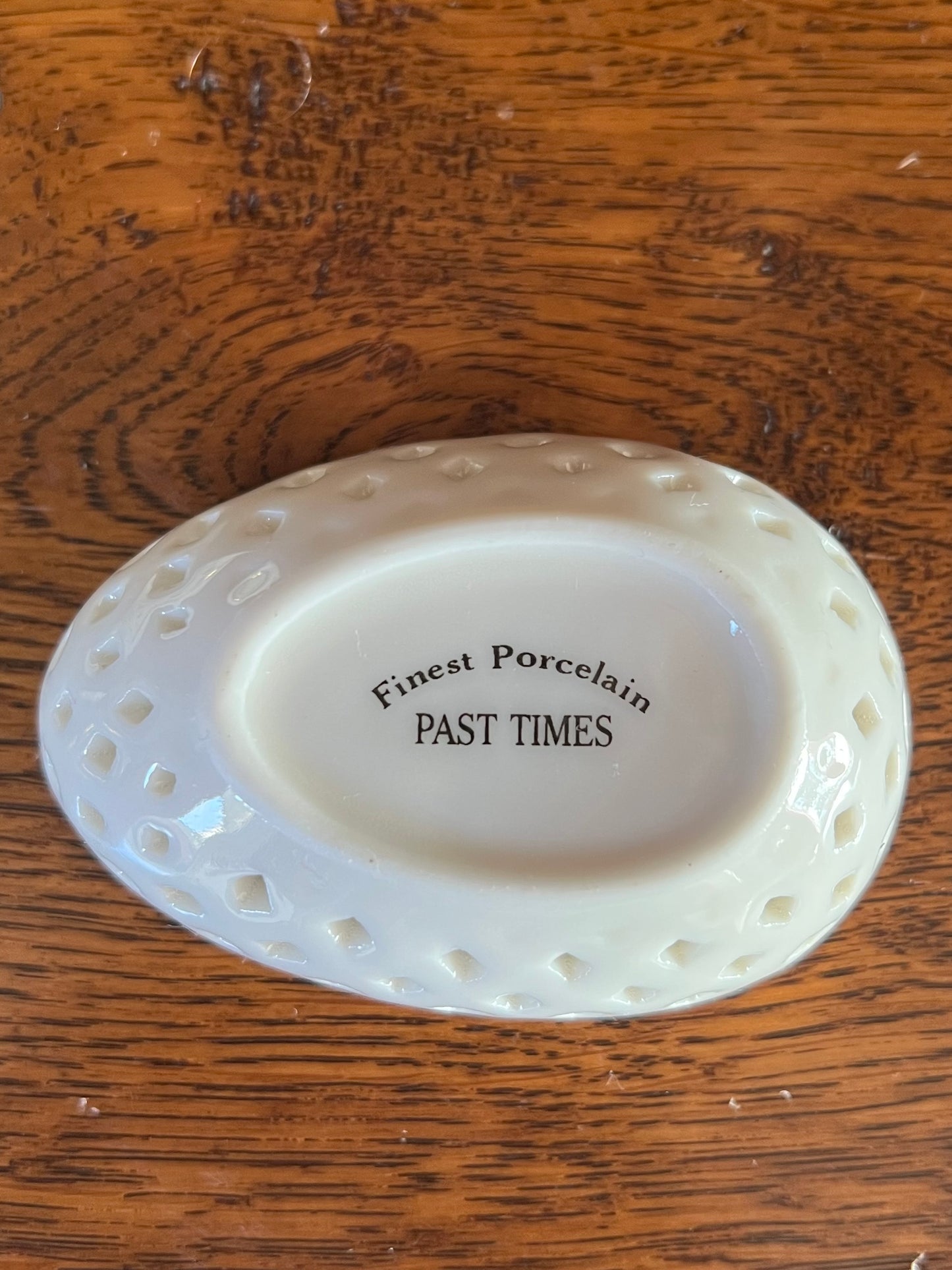 Past Times Finest Porcelain Pierced Egg Loose Lid Trinket Pot Floral Potpourri