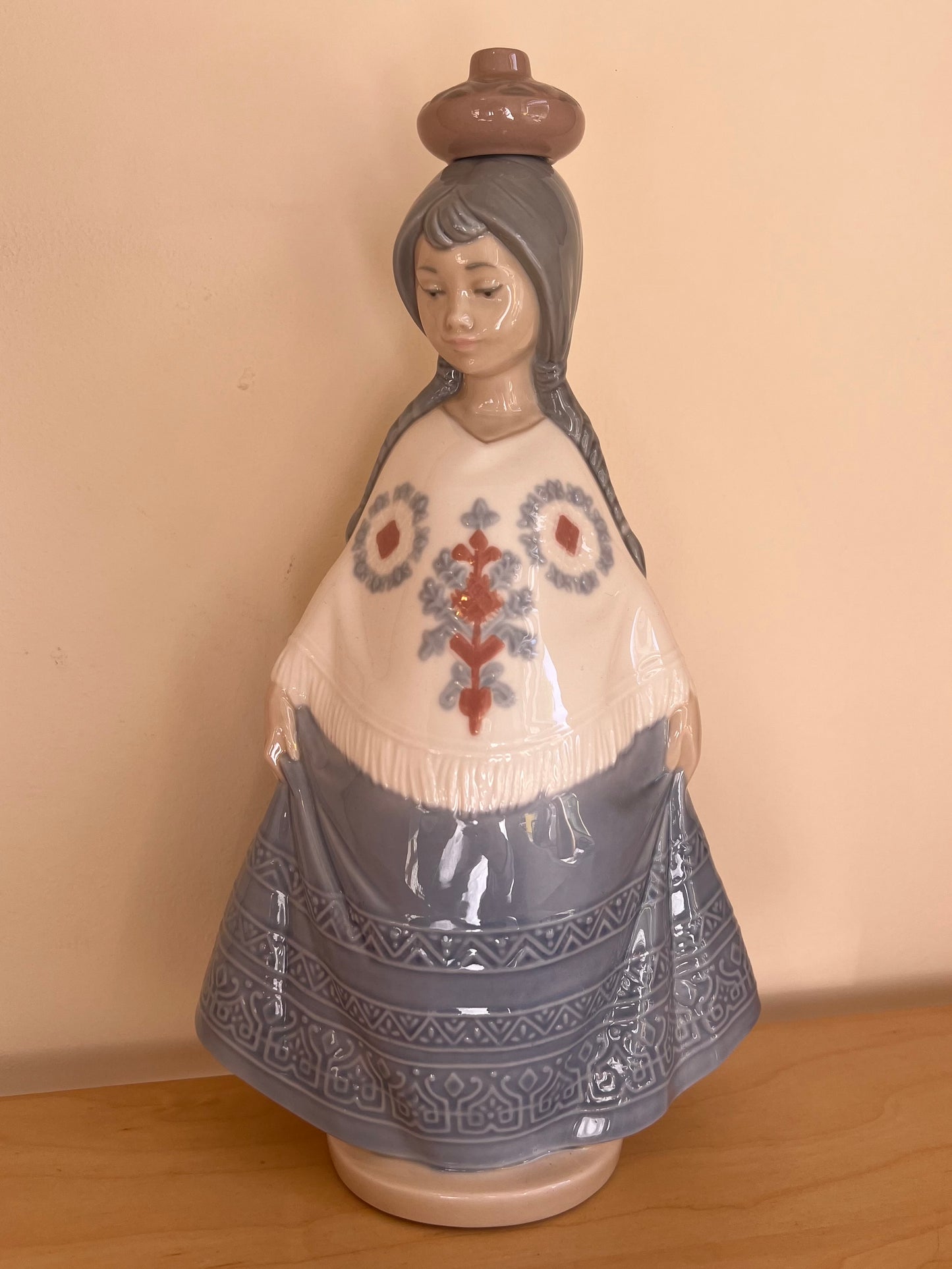 Vintage Nao Lladro Figurine Girl Holding Up Skirt Daisa 1982 Handmade in Spain