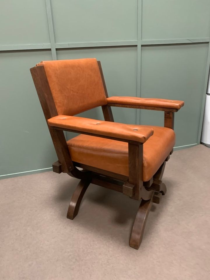 Throne chair