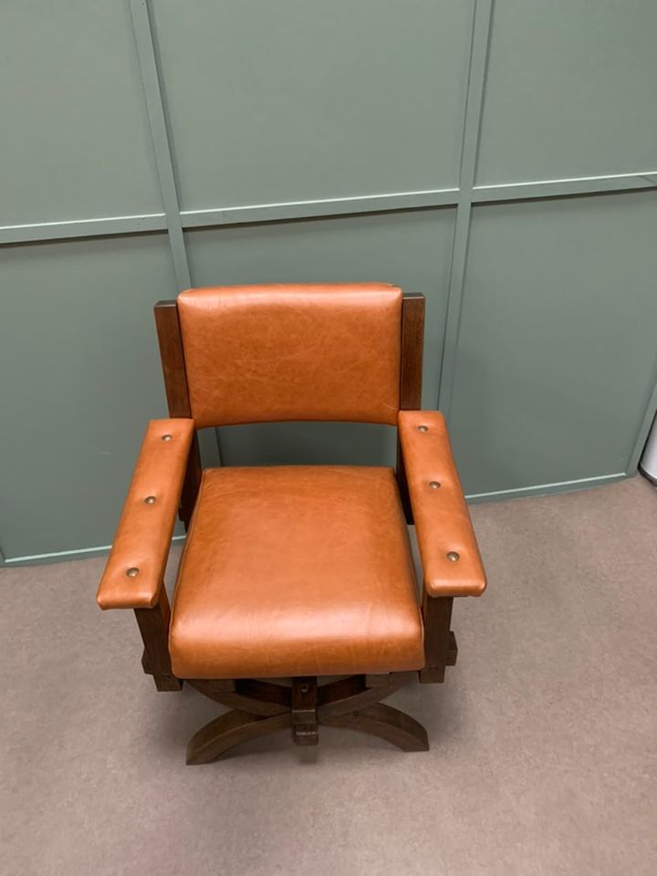 Throne chair